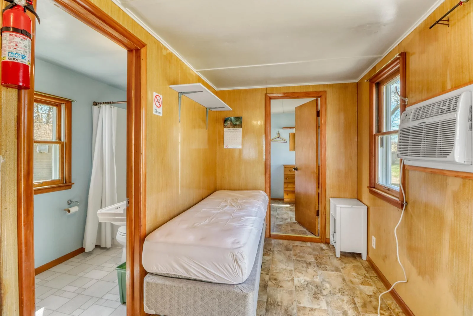 Cabin1_interior1_6.JPG