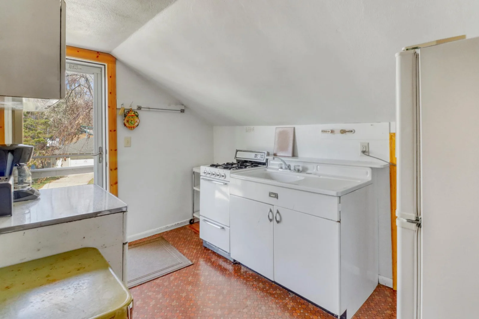 House_apartment_kitchen1_2.JPG