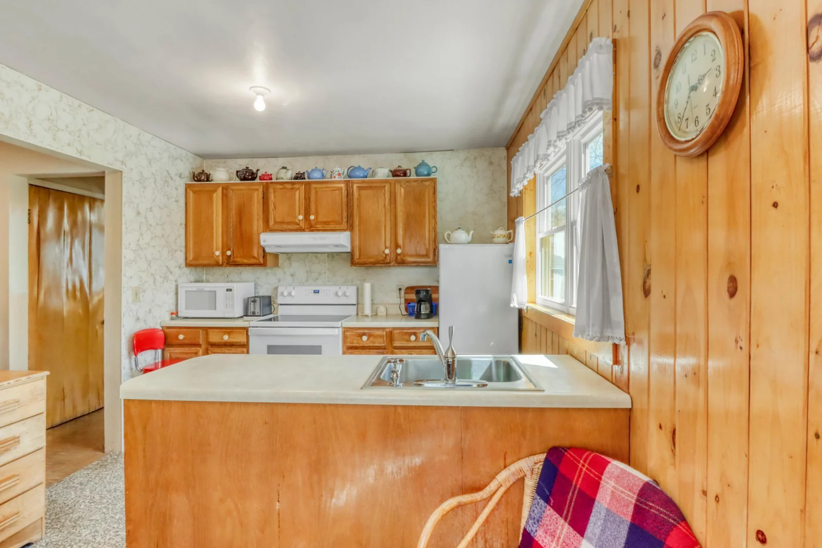 House_Kitchen1_1.JPG