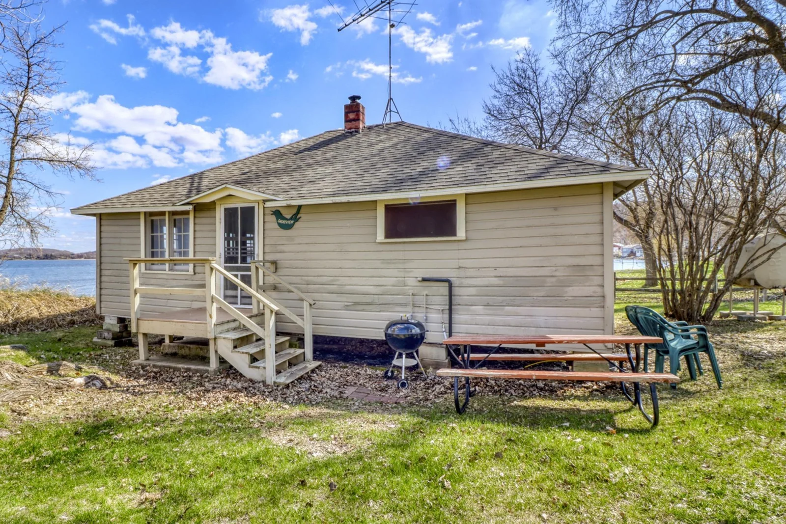 Cabin3_exterior1_1.JPG