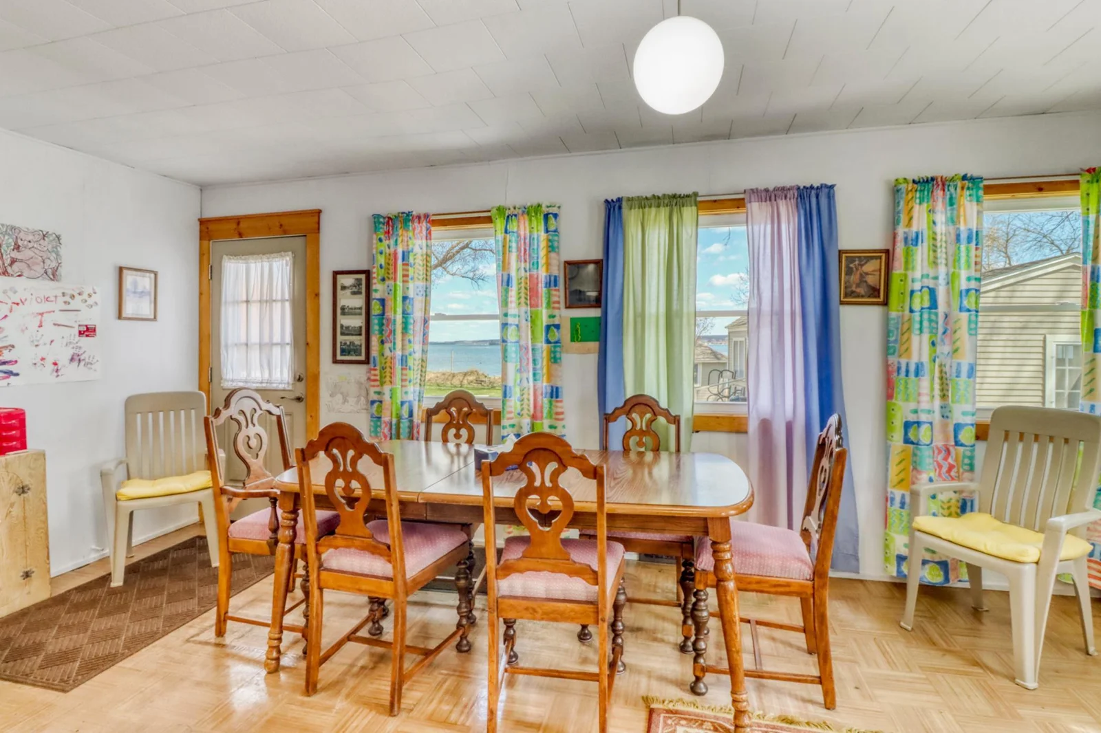 House_Dining1_0.JPG