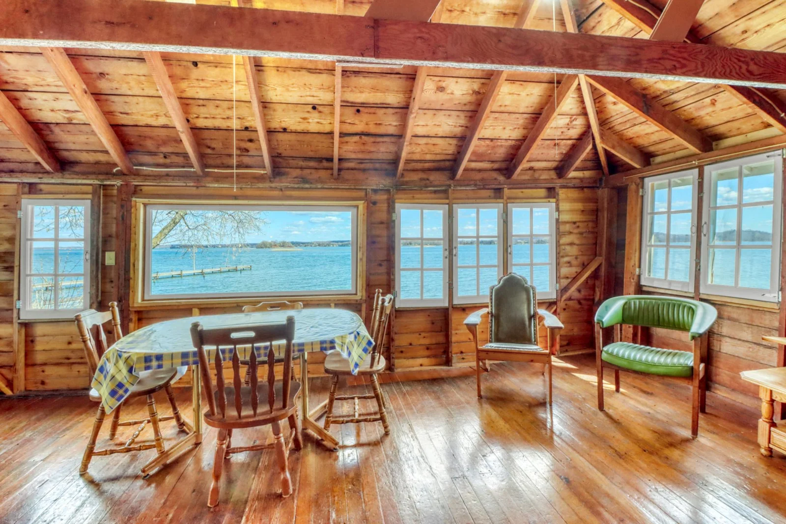 Cabin3_interior1_2.JPG