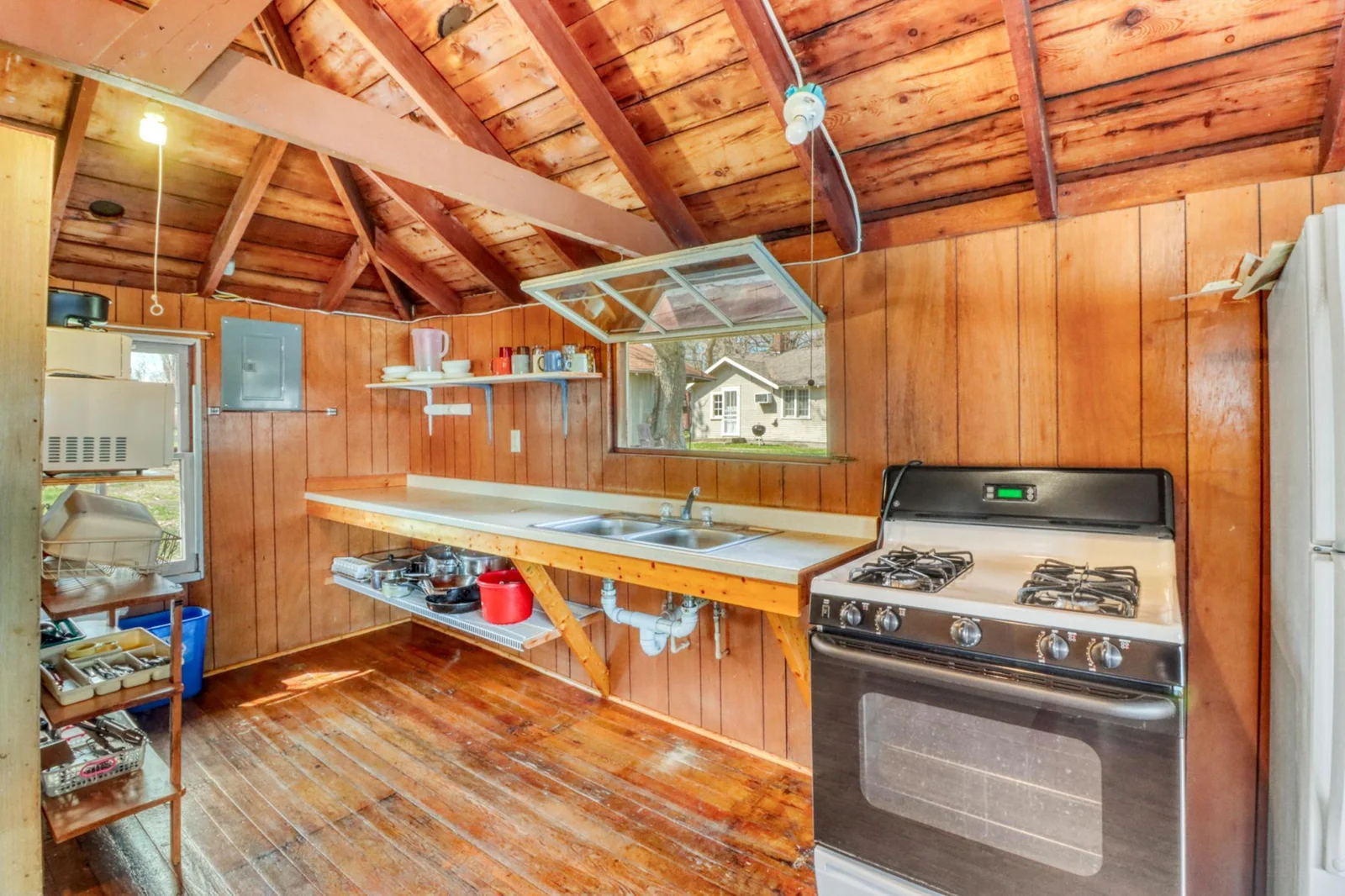 Cabin3_interior1_5.JPG