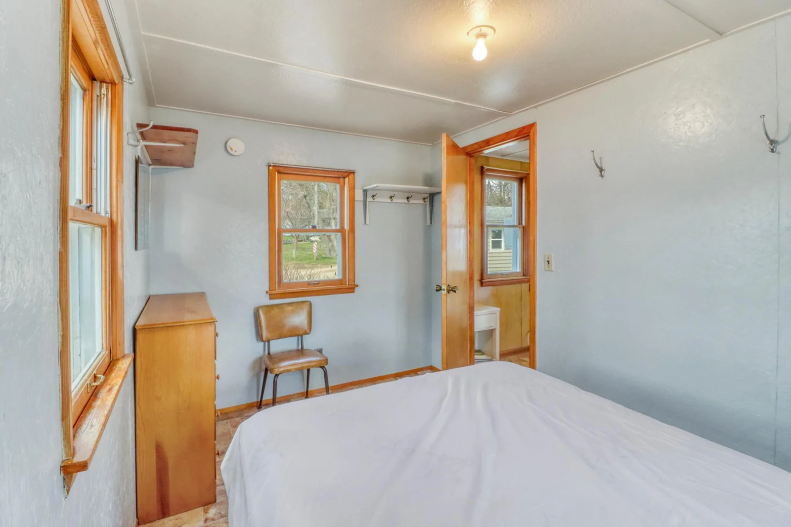 Cabin1_interior1_90.JPG