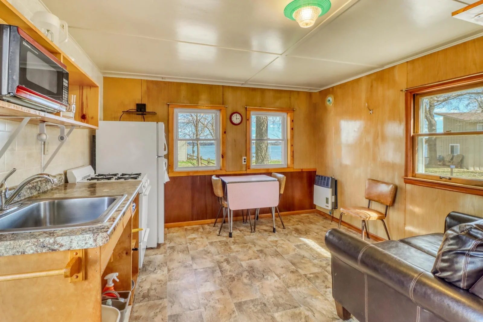 Cabin1_interior1_2.JPG