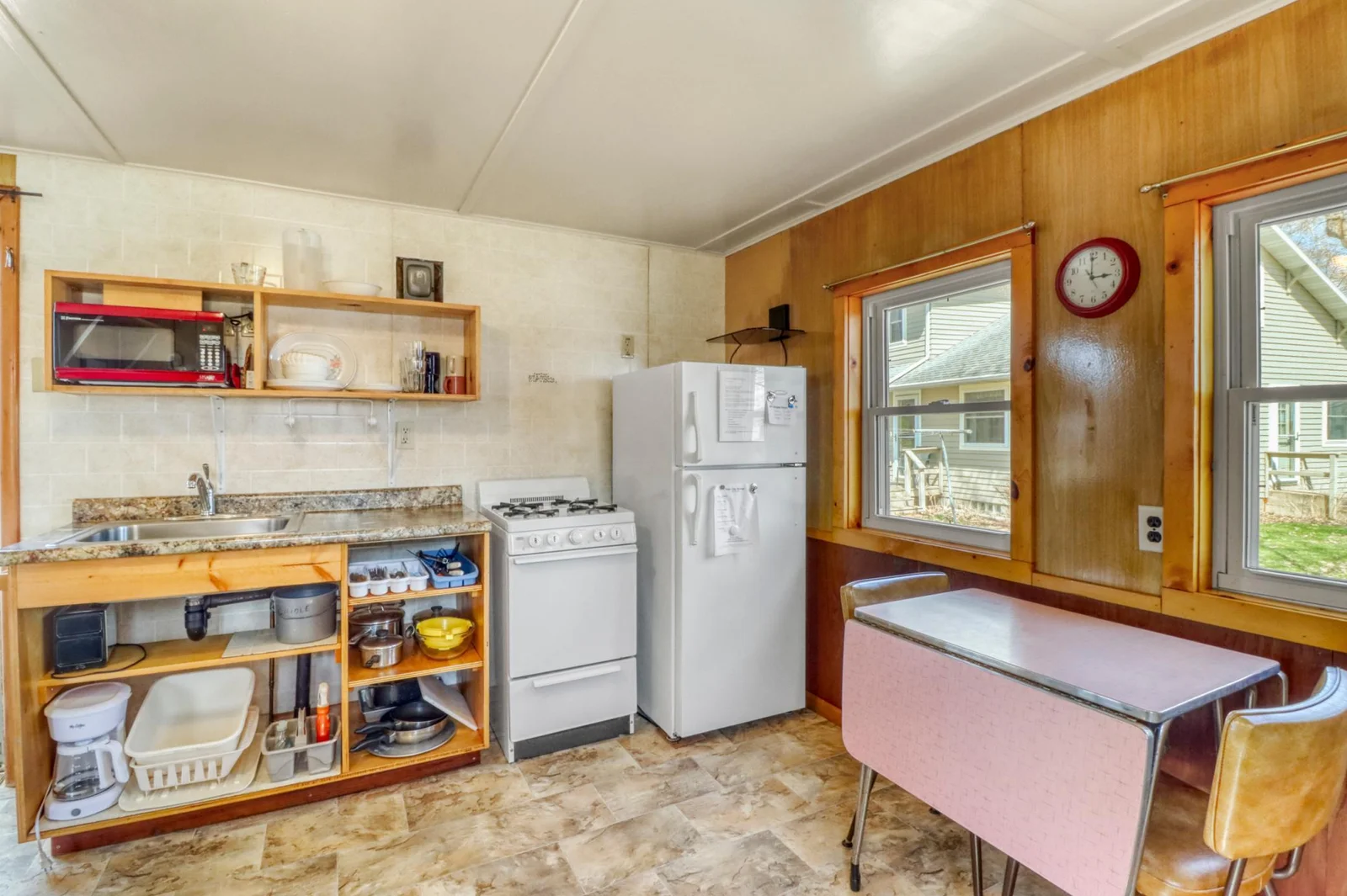Cabin1_interior1_4.JPG