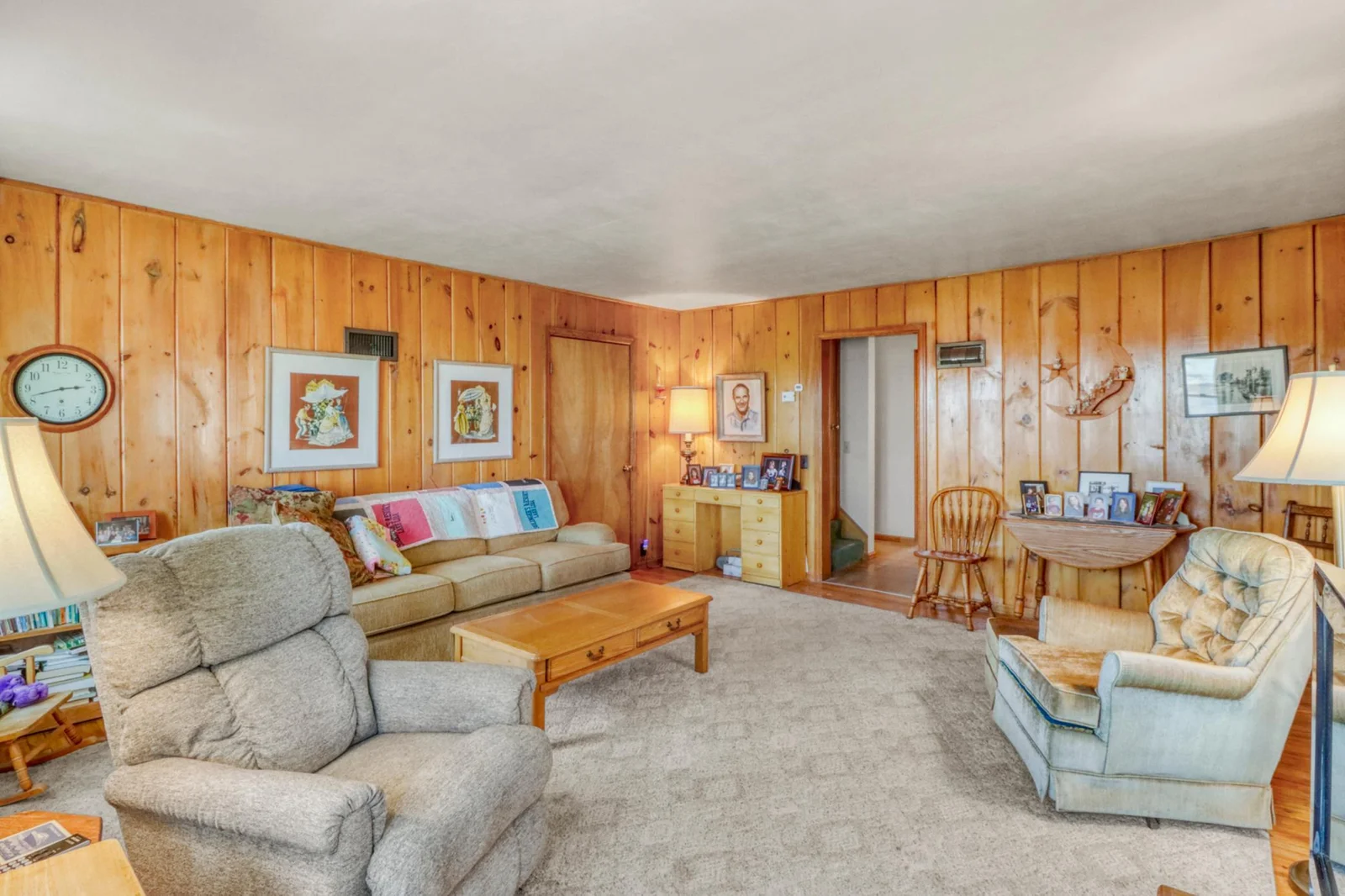 House_Living1_3.JPG