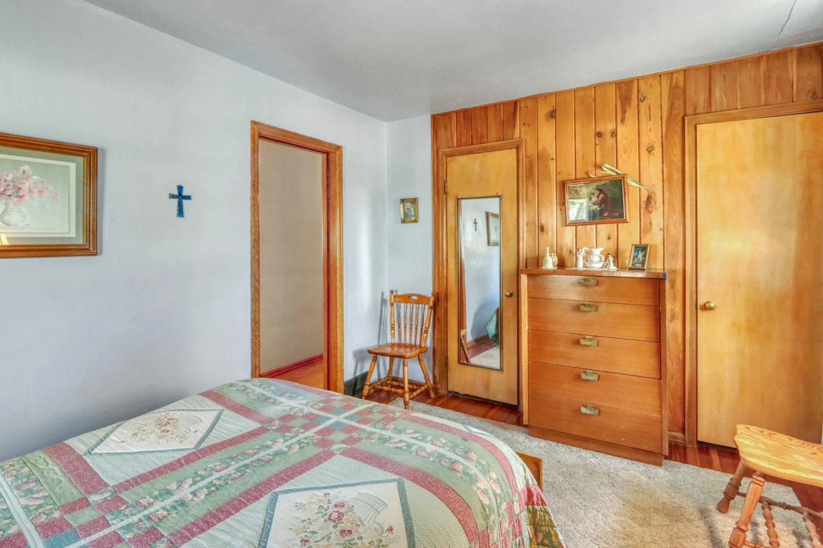 House_Bedroom1_2.JPG