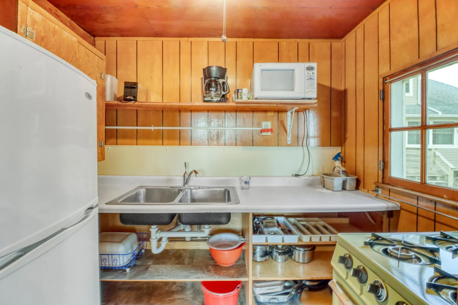 Cabin2_Interior1_1.JPG