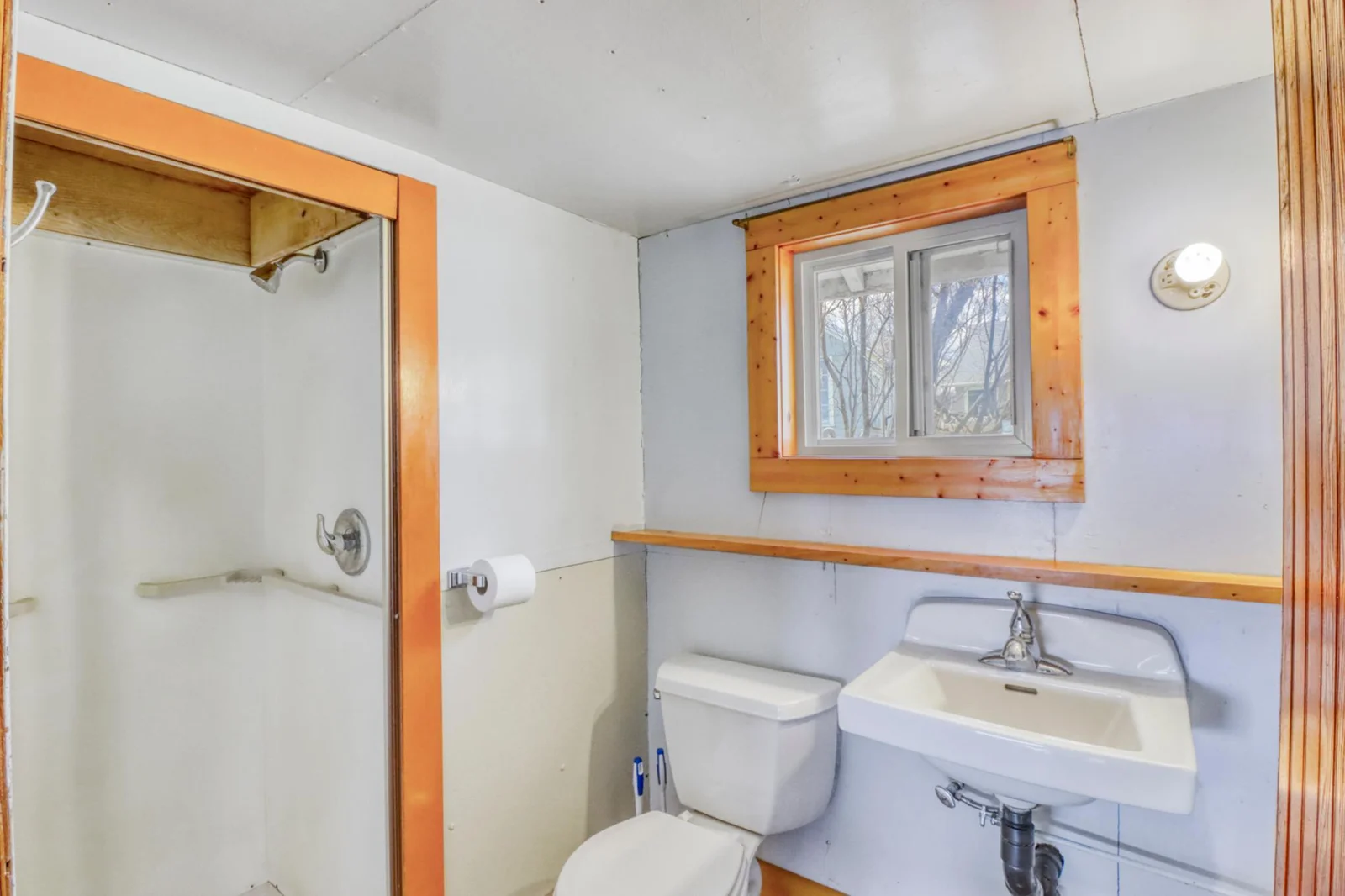 Cabin3_interior1_90.JPG