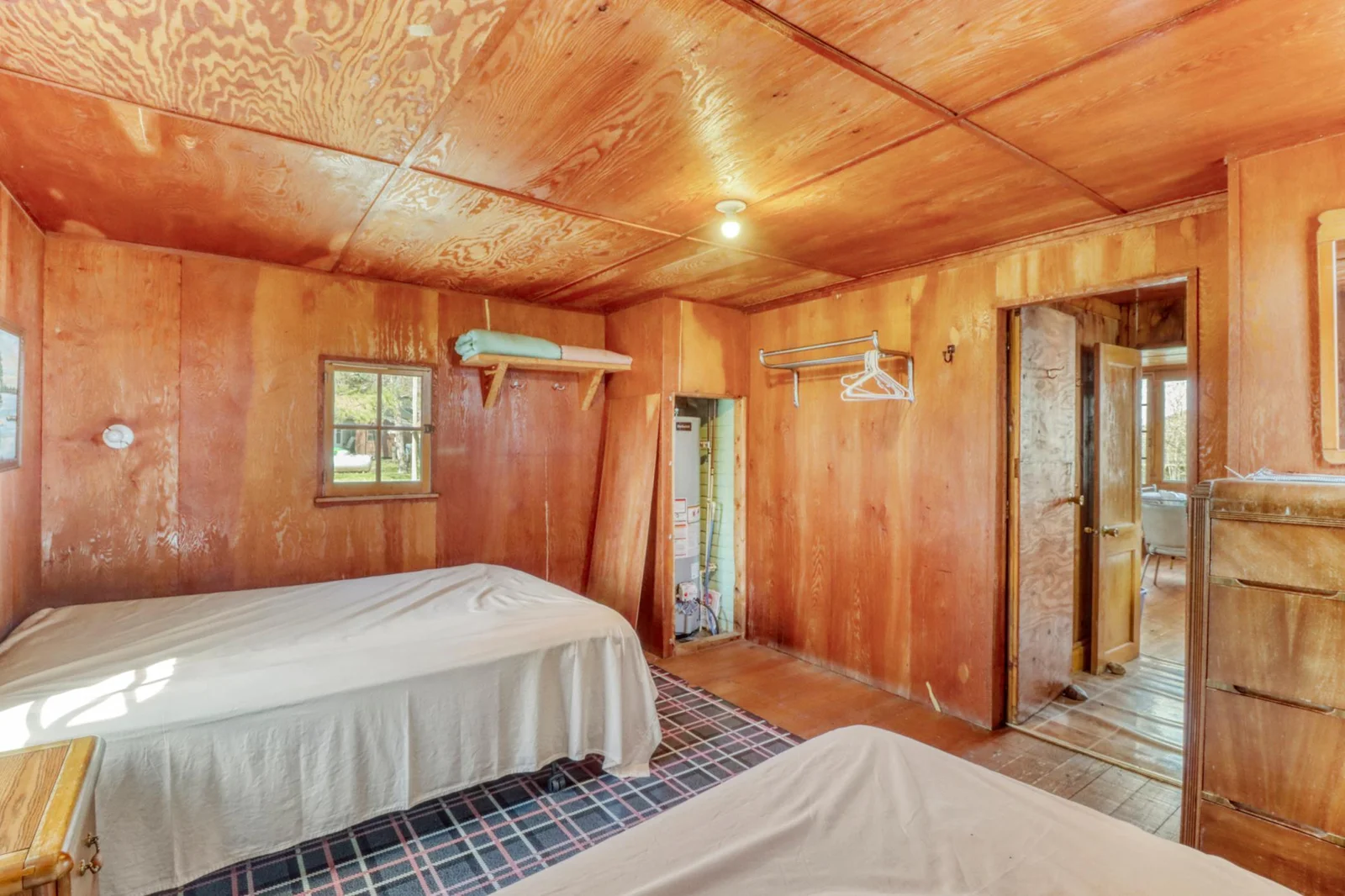 Cabin2_Interior1_3.JPG