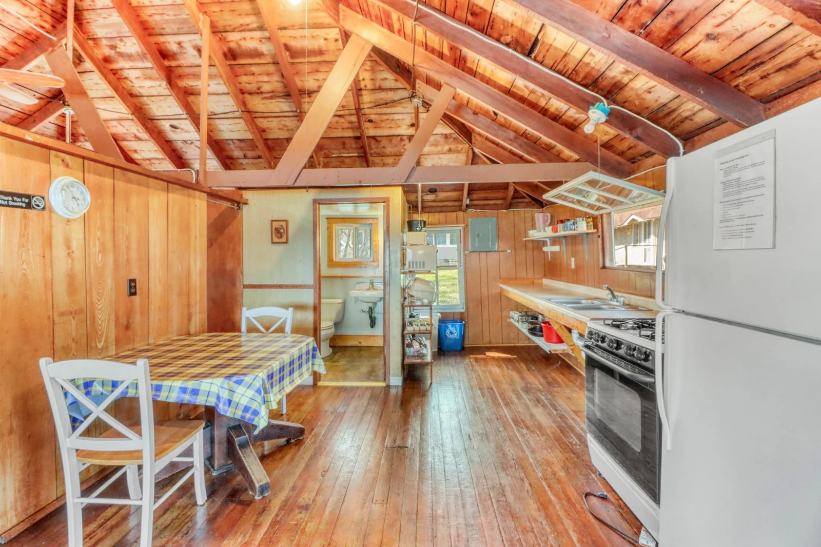 Cabin3_interior1_8.JPG
