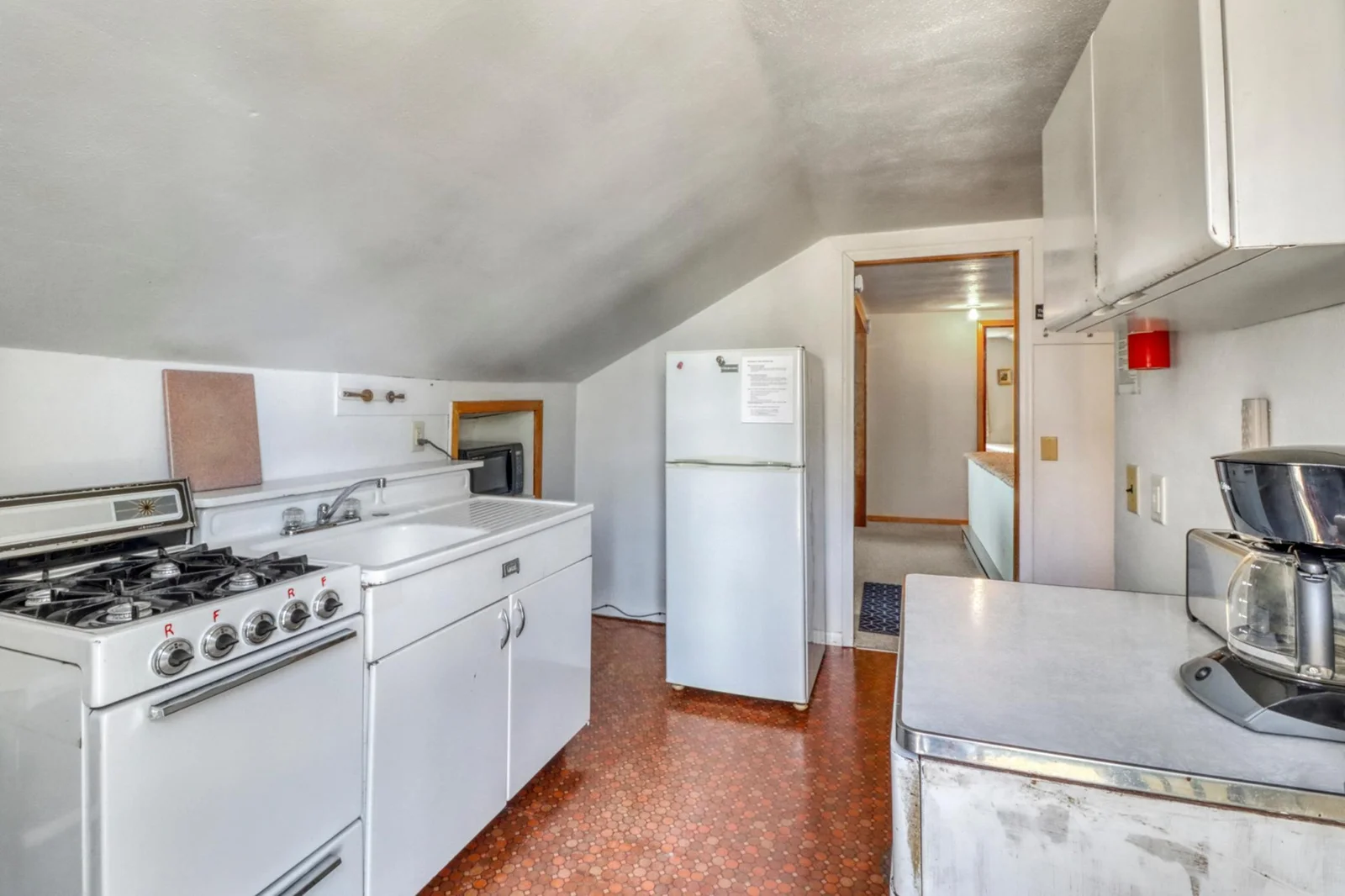 House_apartment_kitchen1_1.JPG