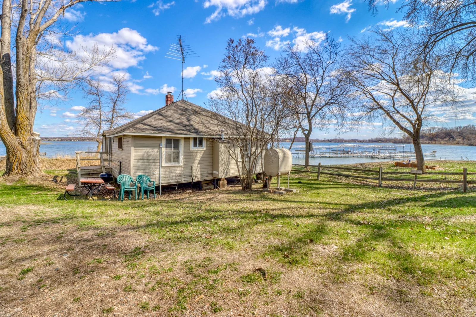 Cabin3_exterior1_2.JPG