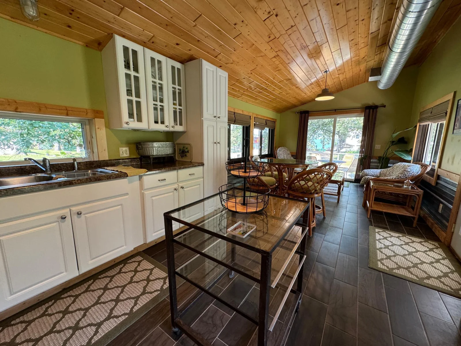 Dining & Kitchen