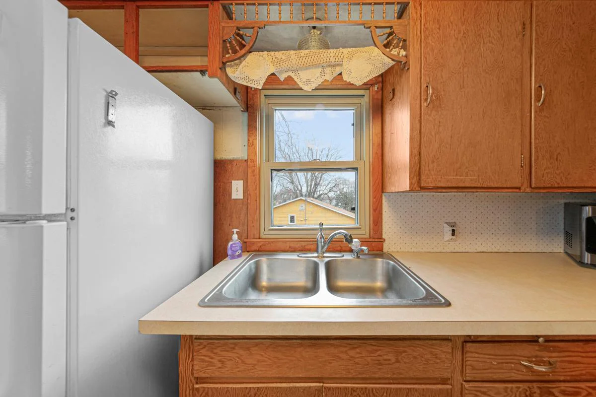 19 Kitchen.jpg