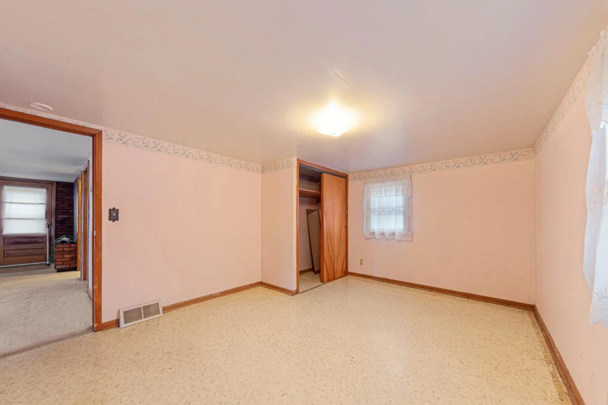 30 Bedroom 2.jpg