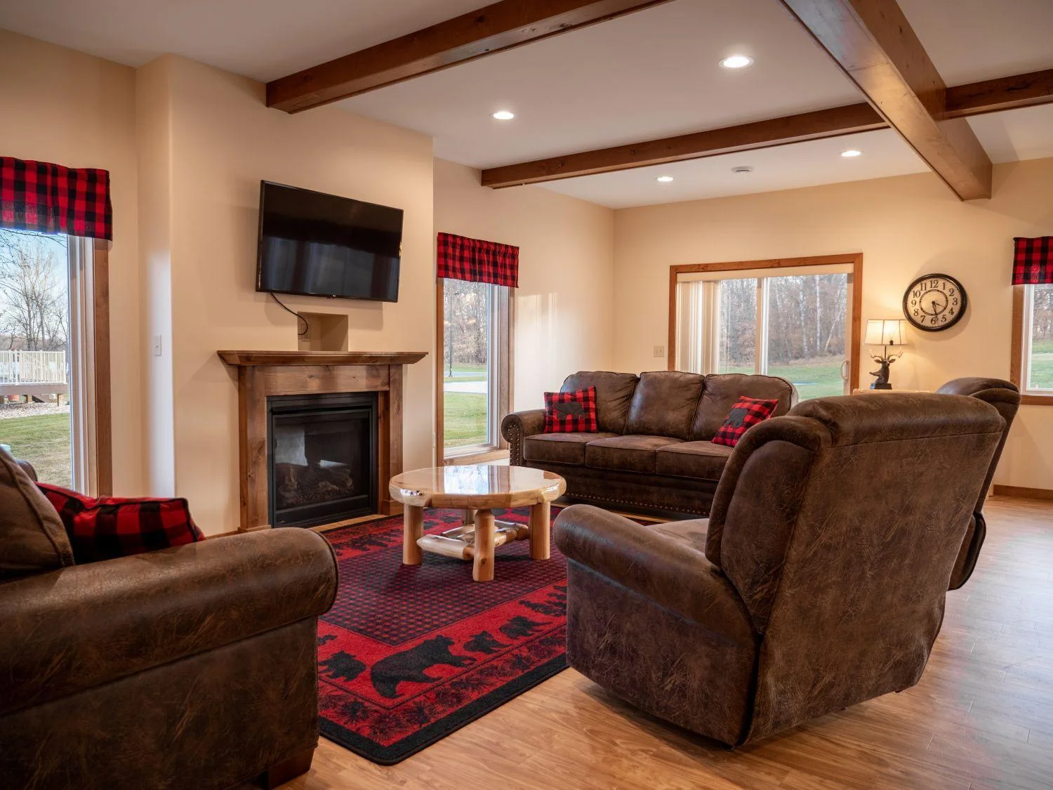 Bb.  Another view of the living area.jpg