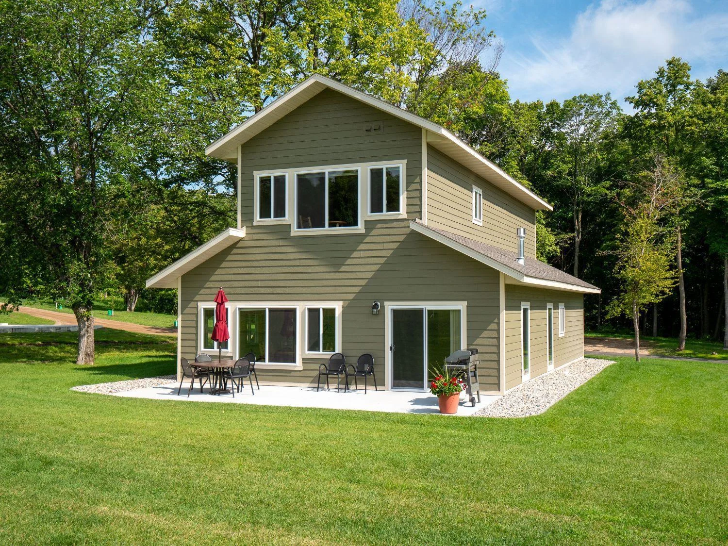 Ab.   Patio on the back of home.jpg