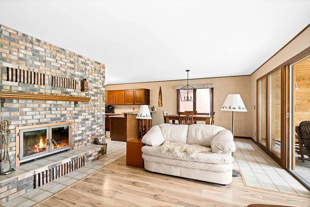 StrandLakeRdinterior-21.jpg