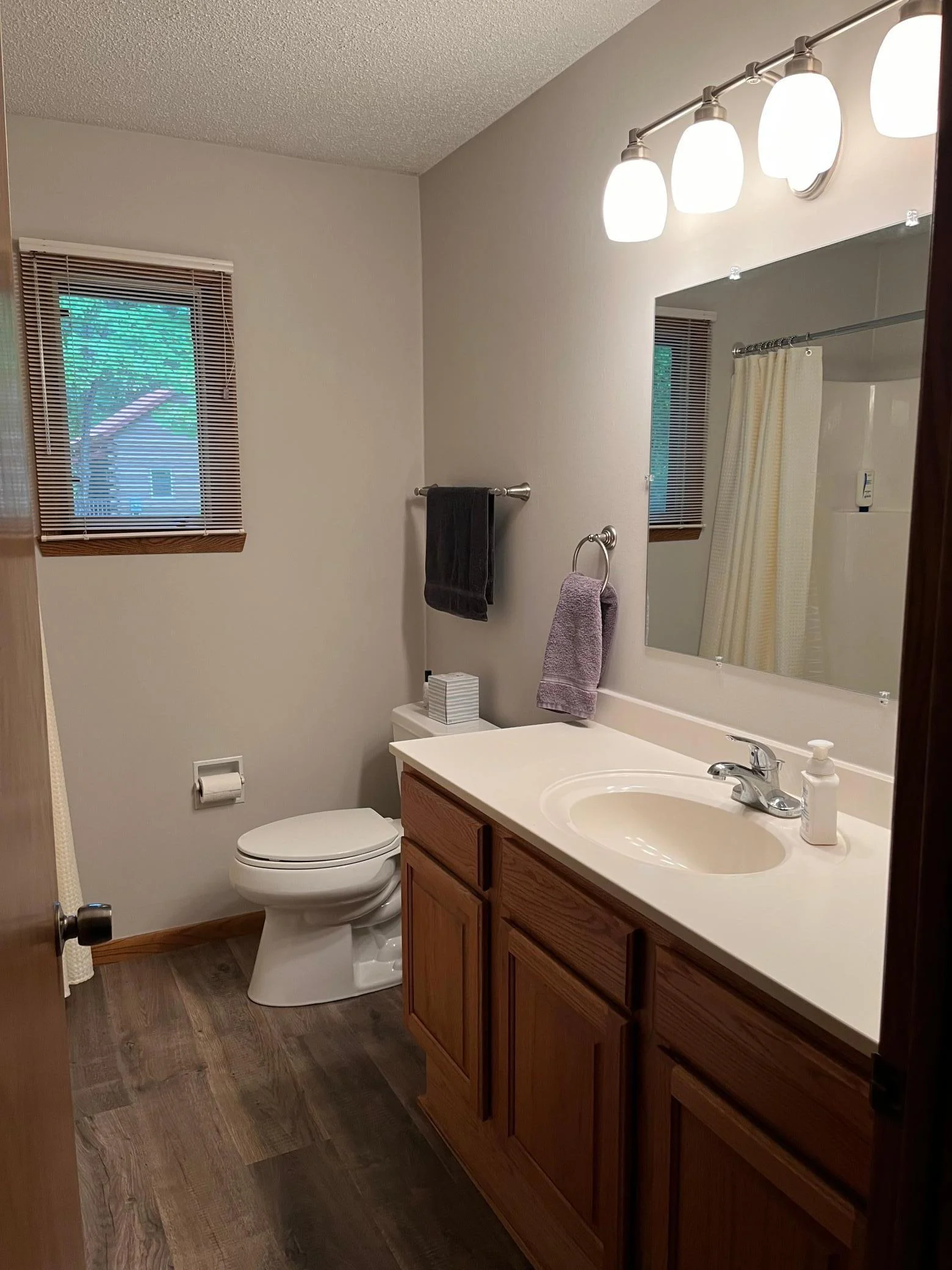 Main Level Full Bath.jpg
