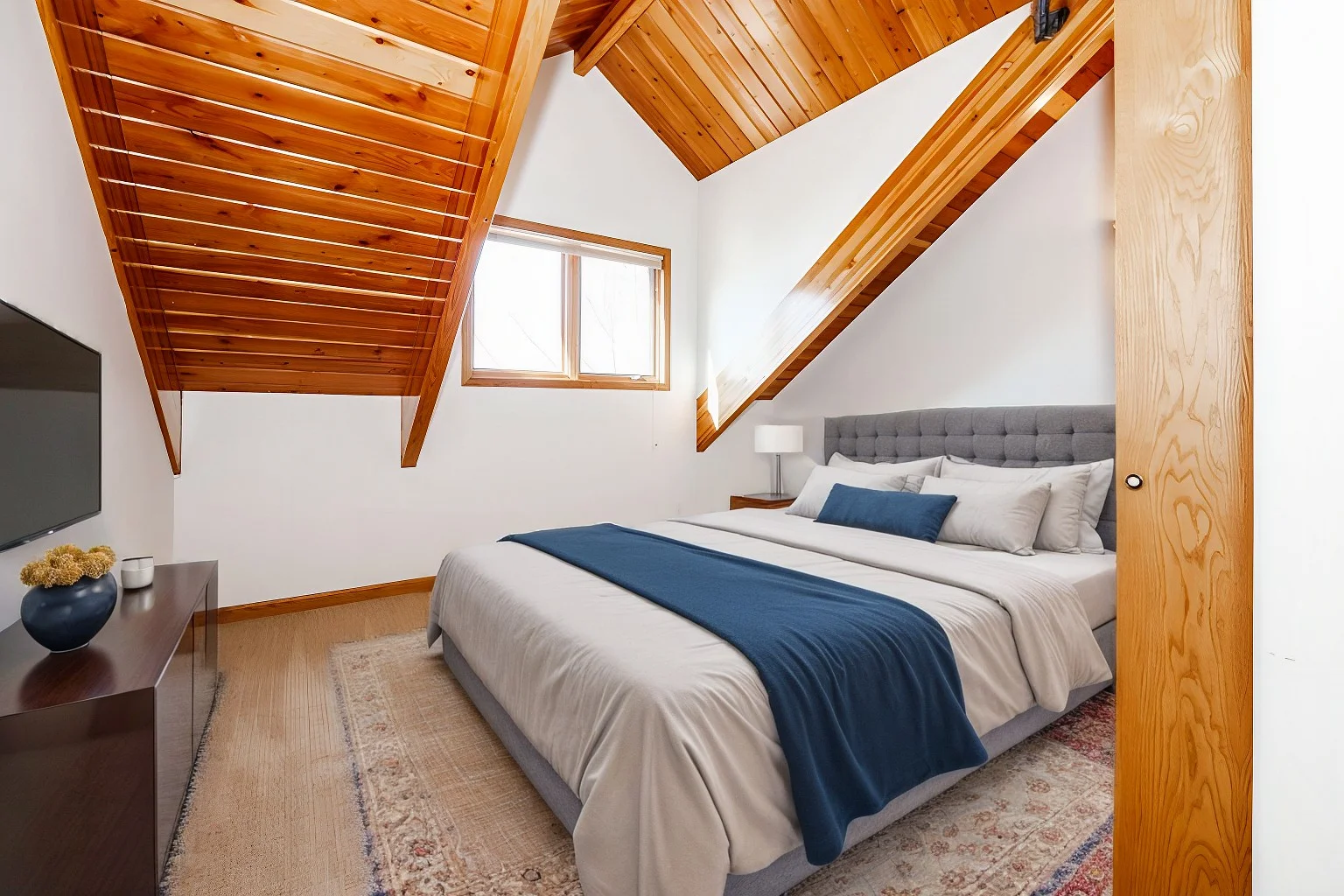 UL-Bedroom