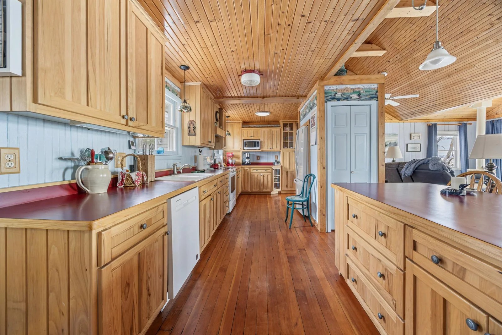 Functional kitchen w/great working space