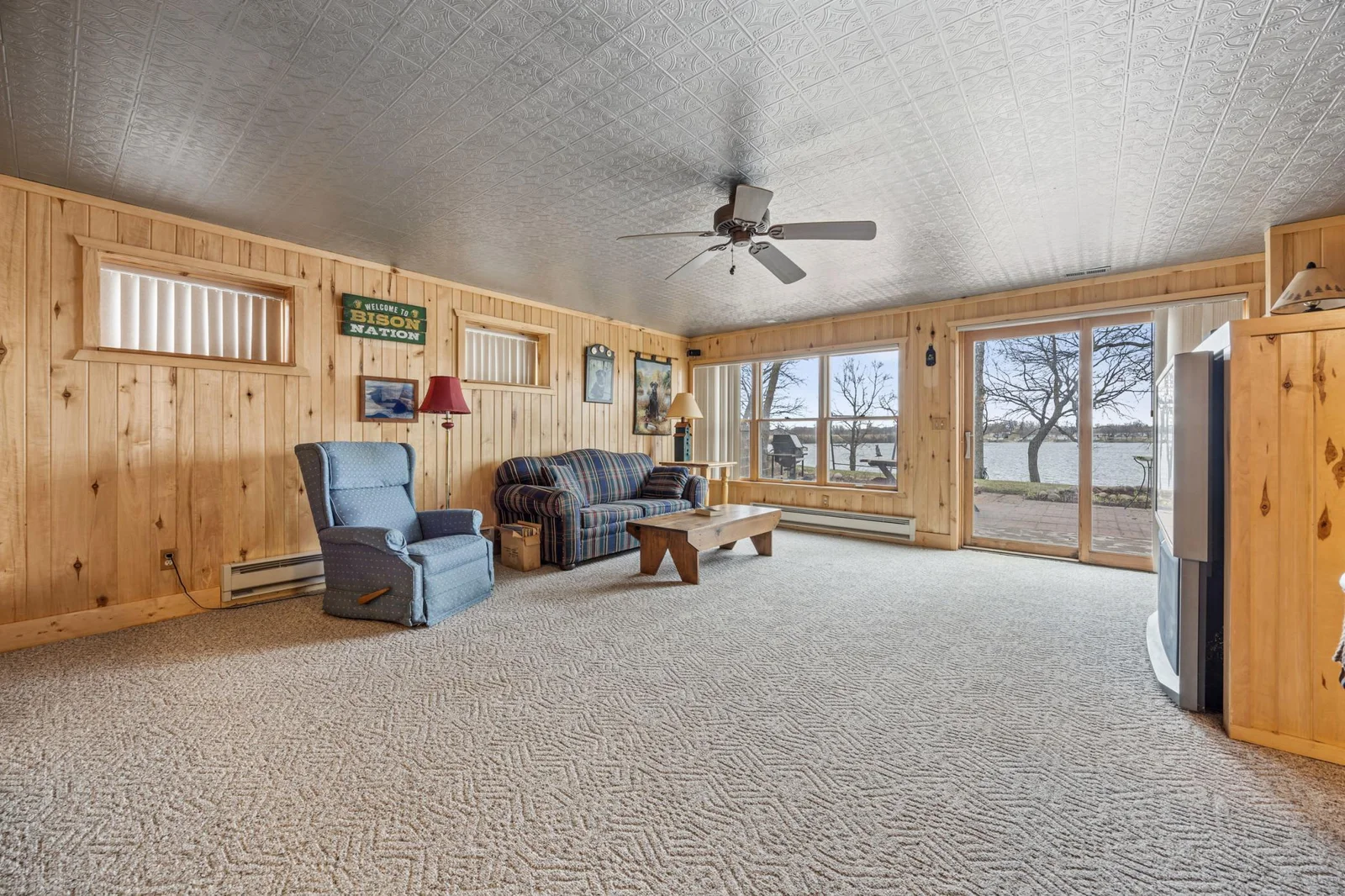 Lower level family w/walkout to lakeside patio