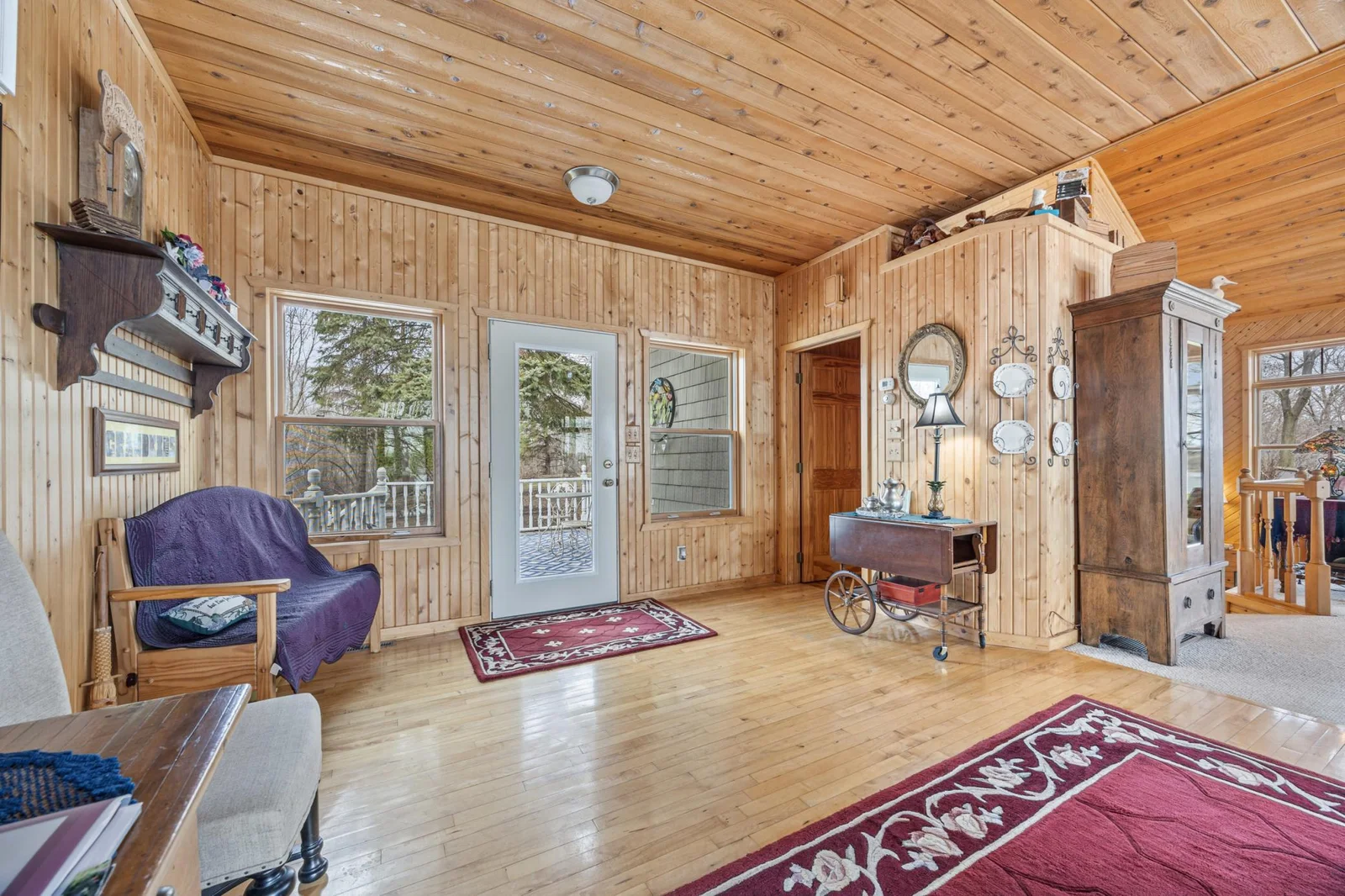 Spacious inside entry