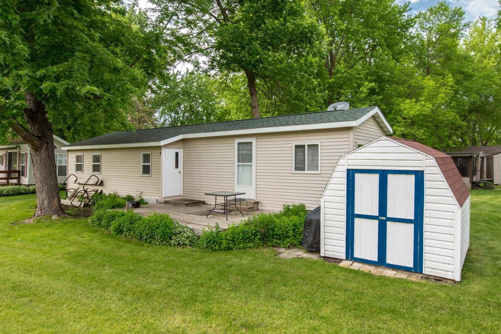 Exterior - shed included