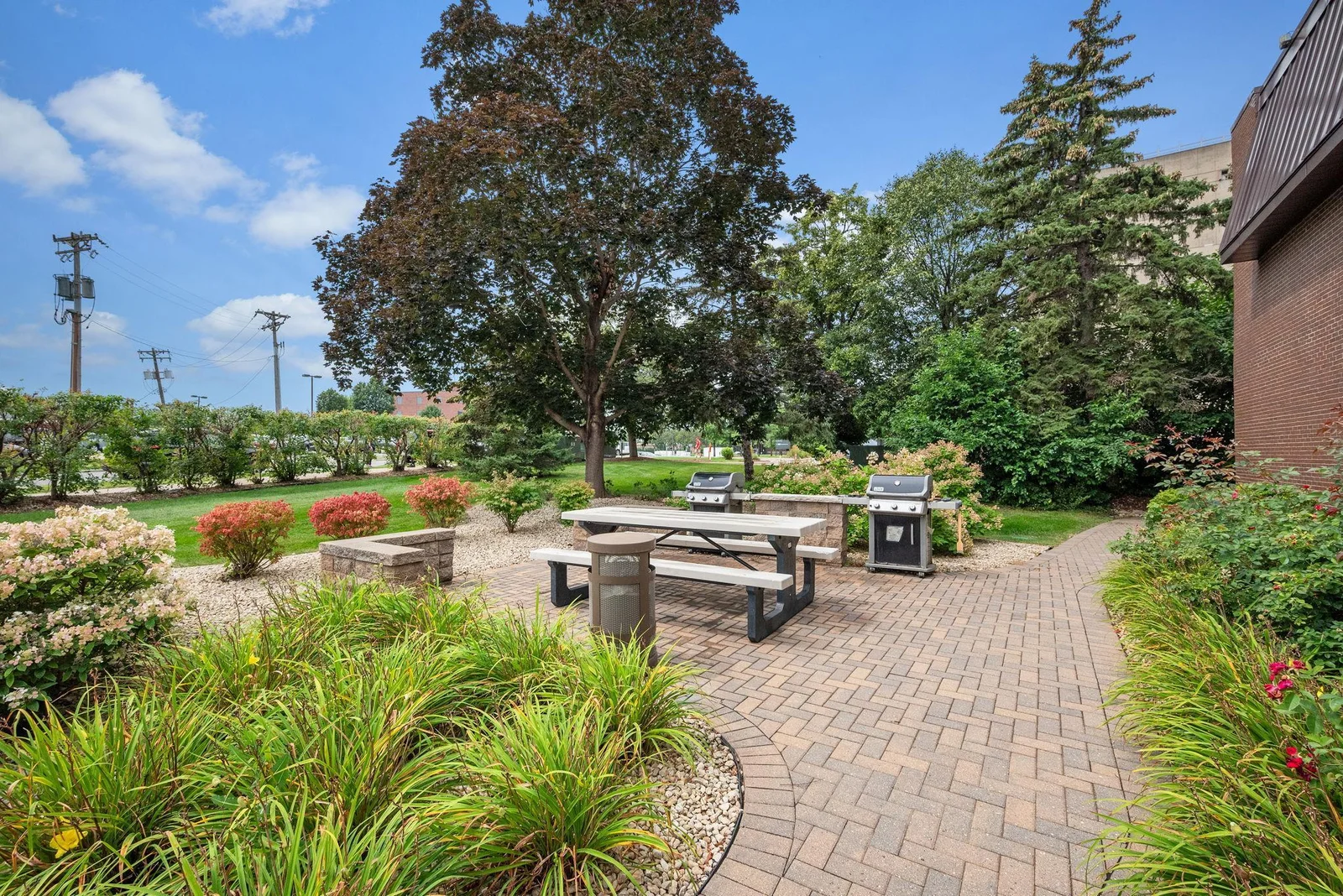 Also several areas for picnicking with community grills