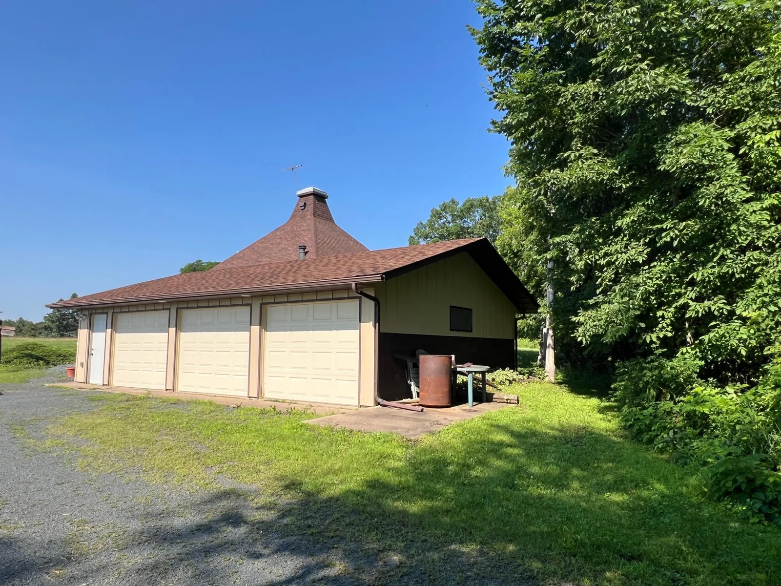 3+  car detached garage