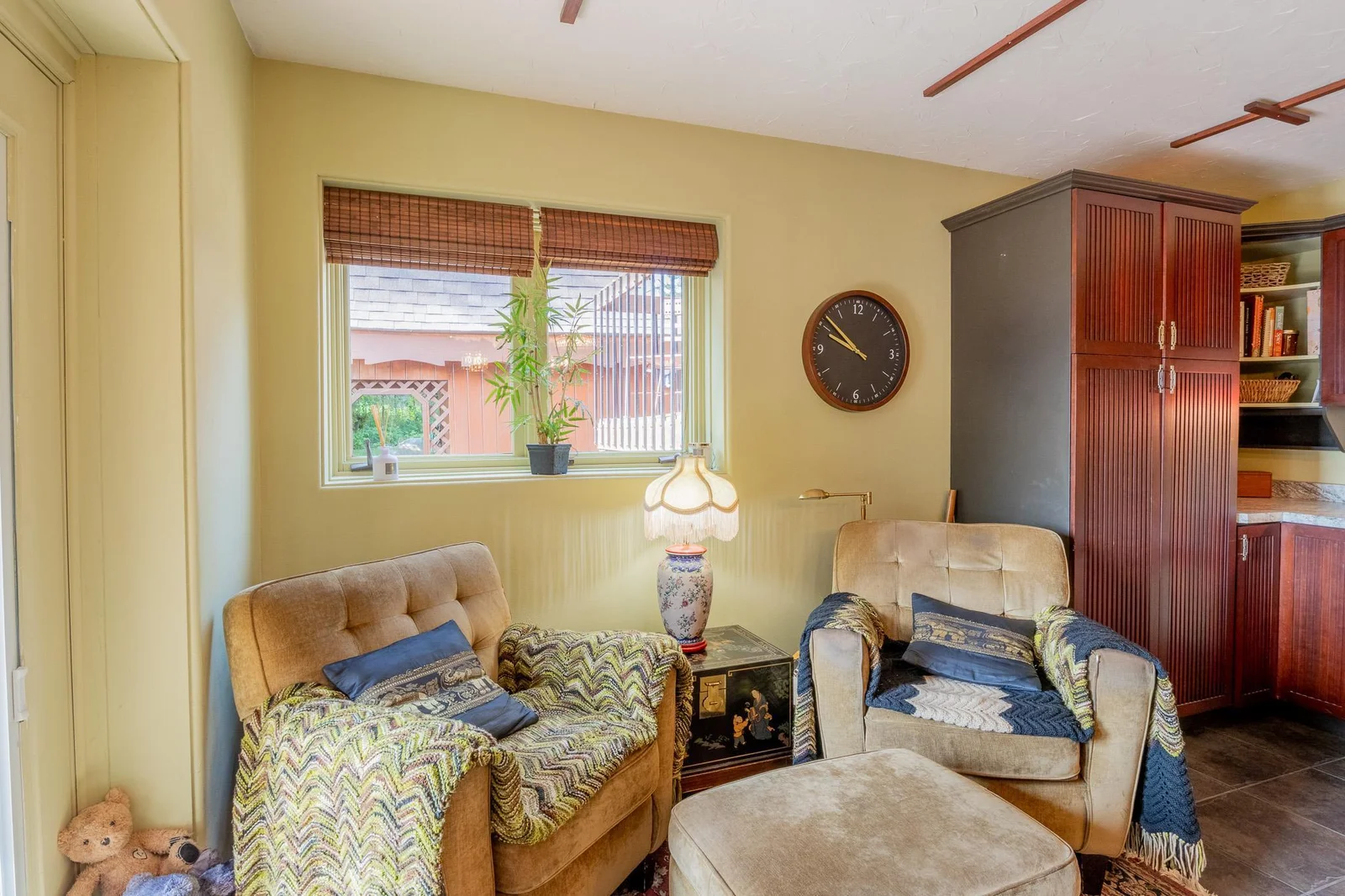Cozy Seating Area off Kitchen