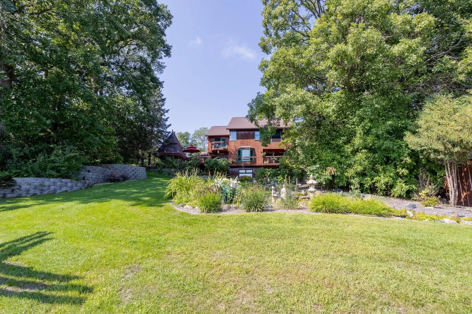 Beautifully Maintained Lawn