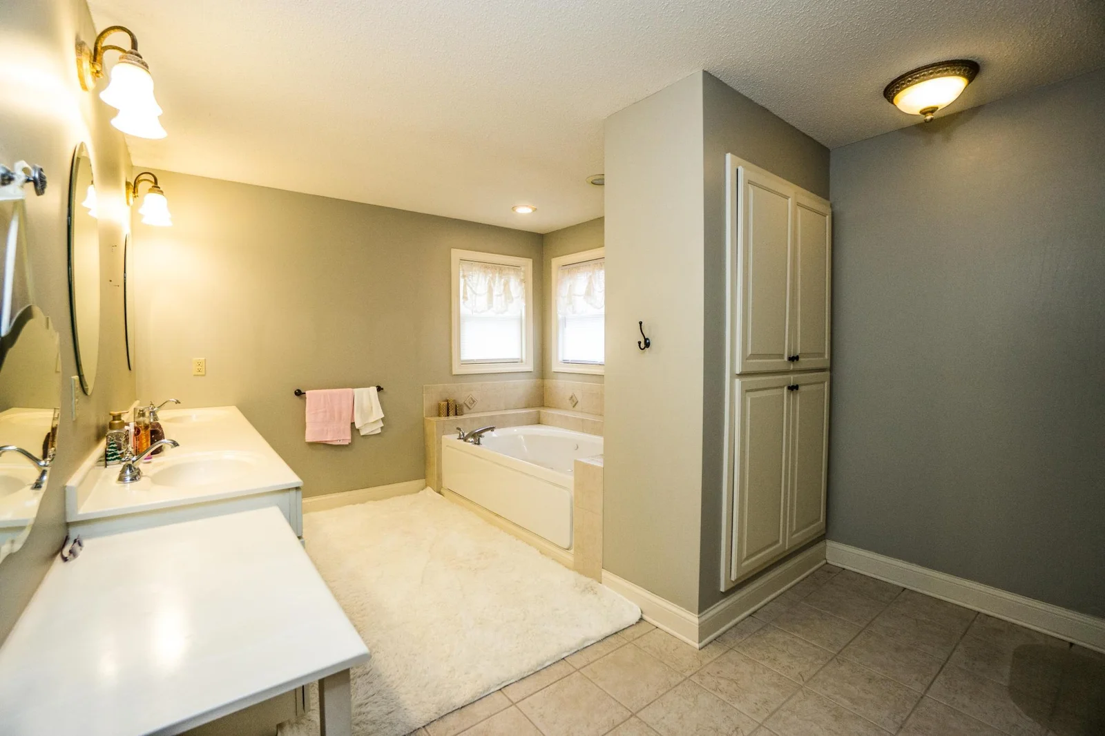 Owners bath with seprate shower.