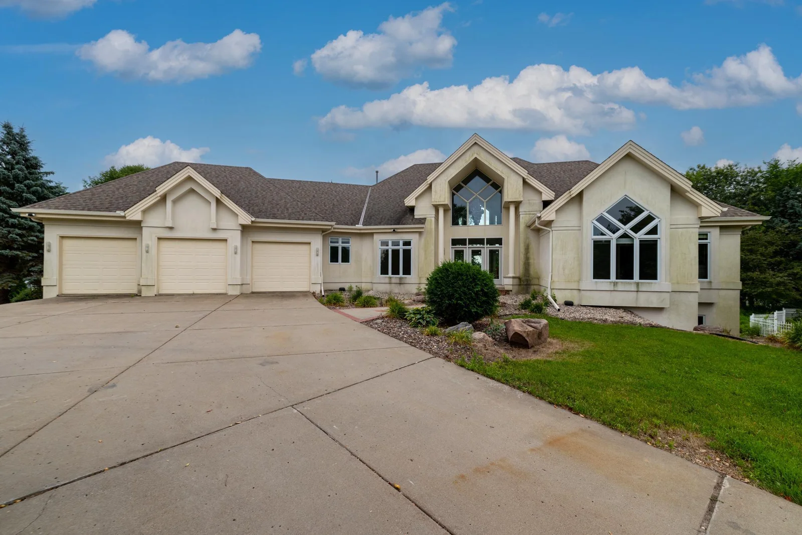 Opportunity on Cynthia Lake – The land features a gently rolling landscape with a mix of wooded areas and open prairie.