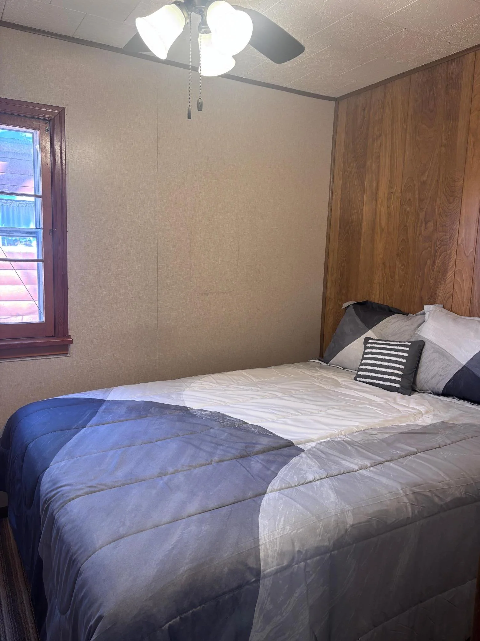 Bdrm 1 (Cabin)