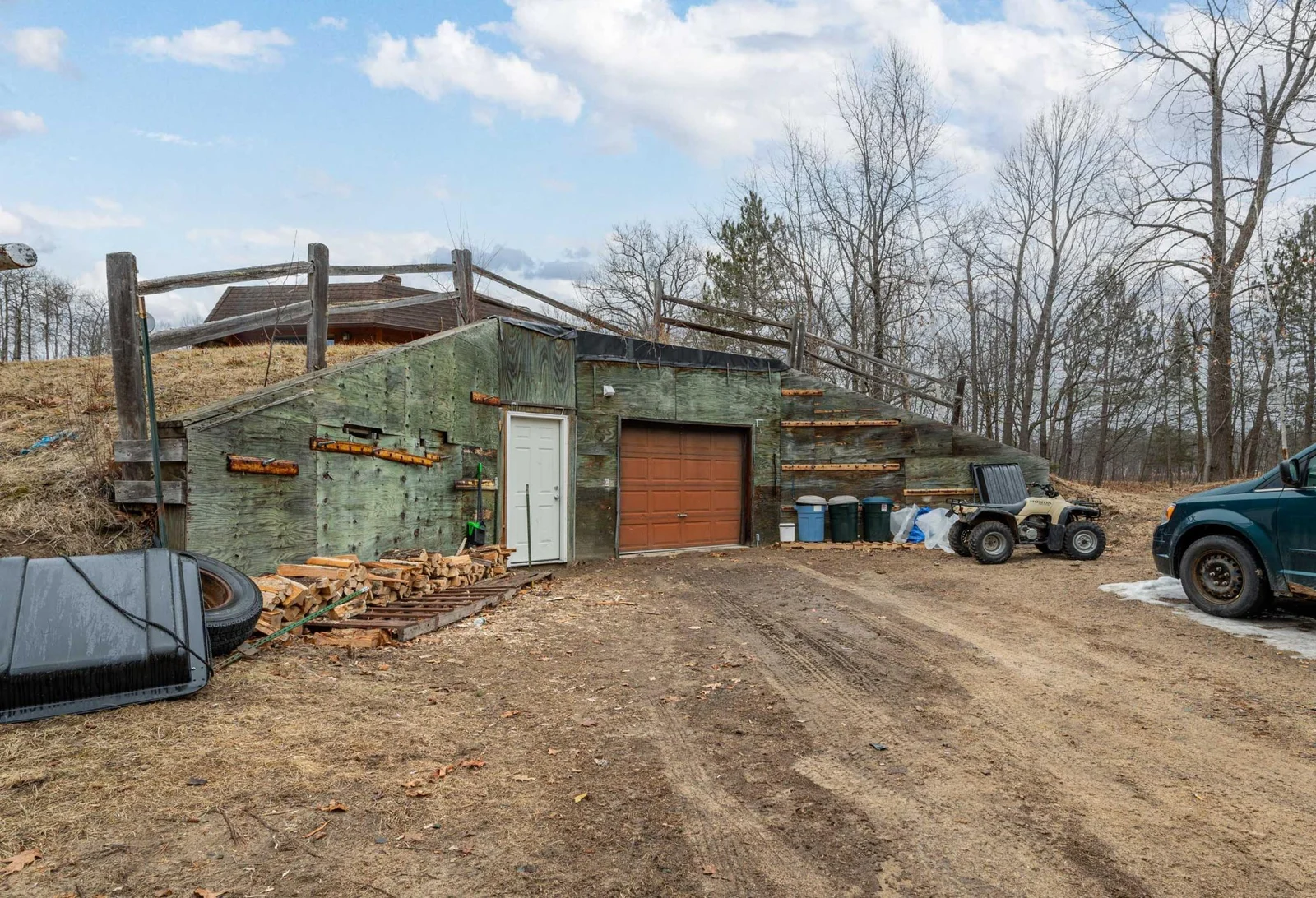 Entrance to Garage, there is ample parking space here