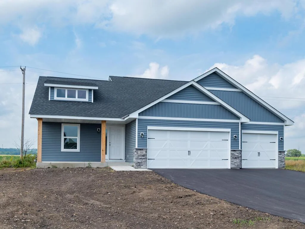 946 Prestwick Dr Belle Plaine MN 56011