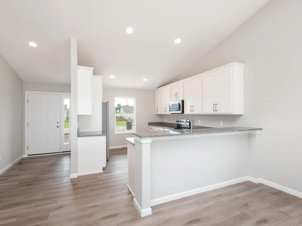946 Prestwick Dr Belle Plaine MN 56011