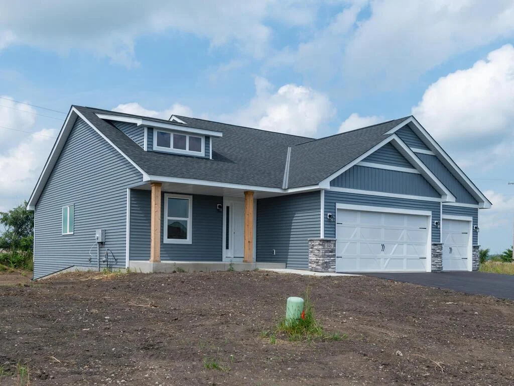 946 Prestwick Dr Belle Plaine MN 56011