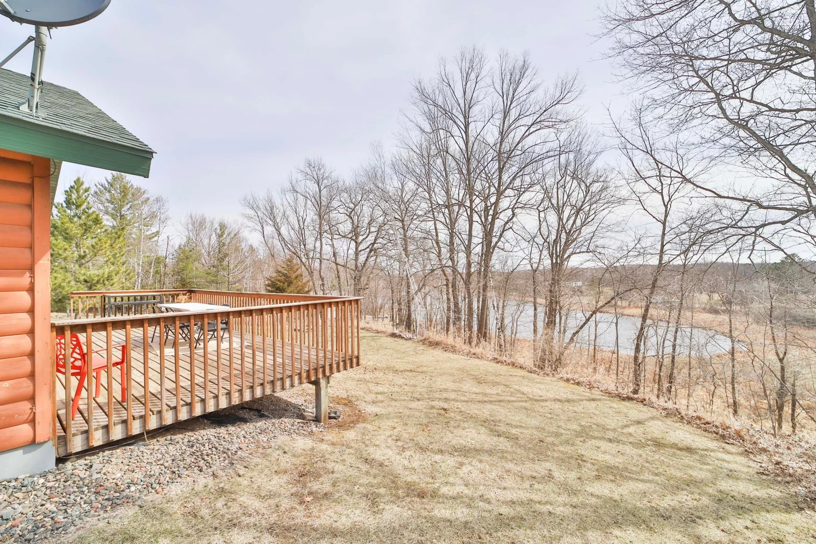Guest House Overlooks the Lake