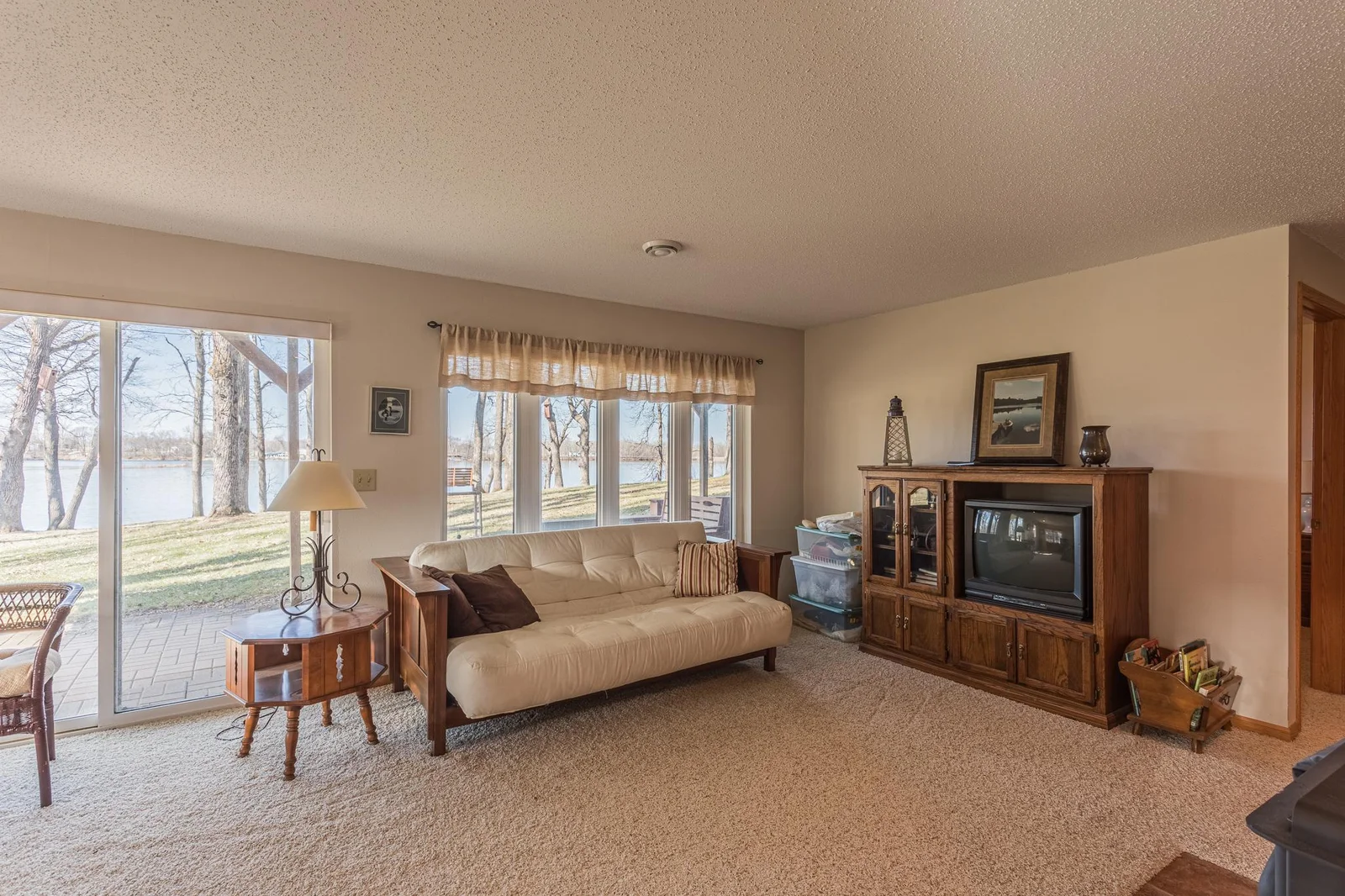 Family room (walk out)