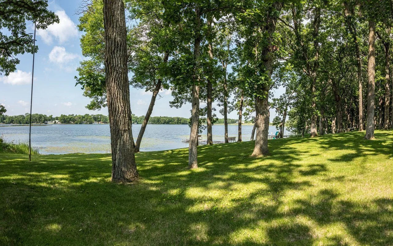 Area by lakeshore