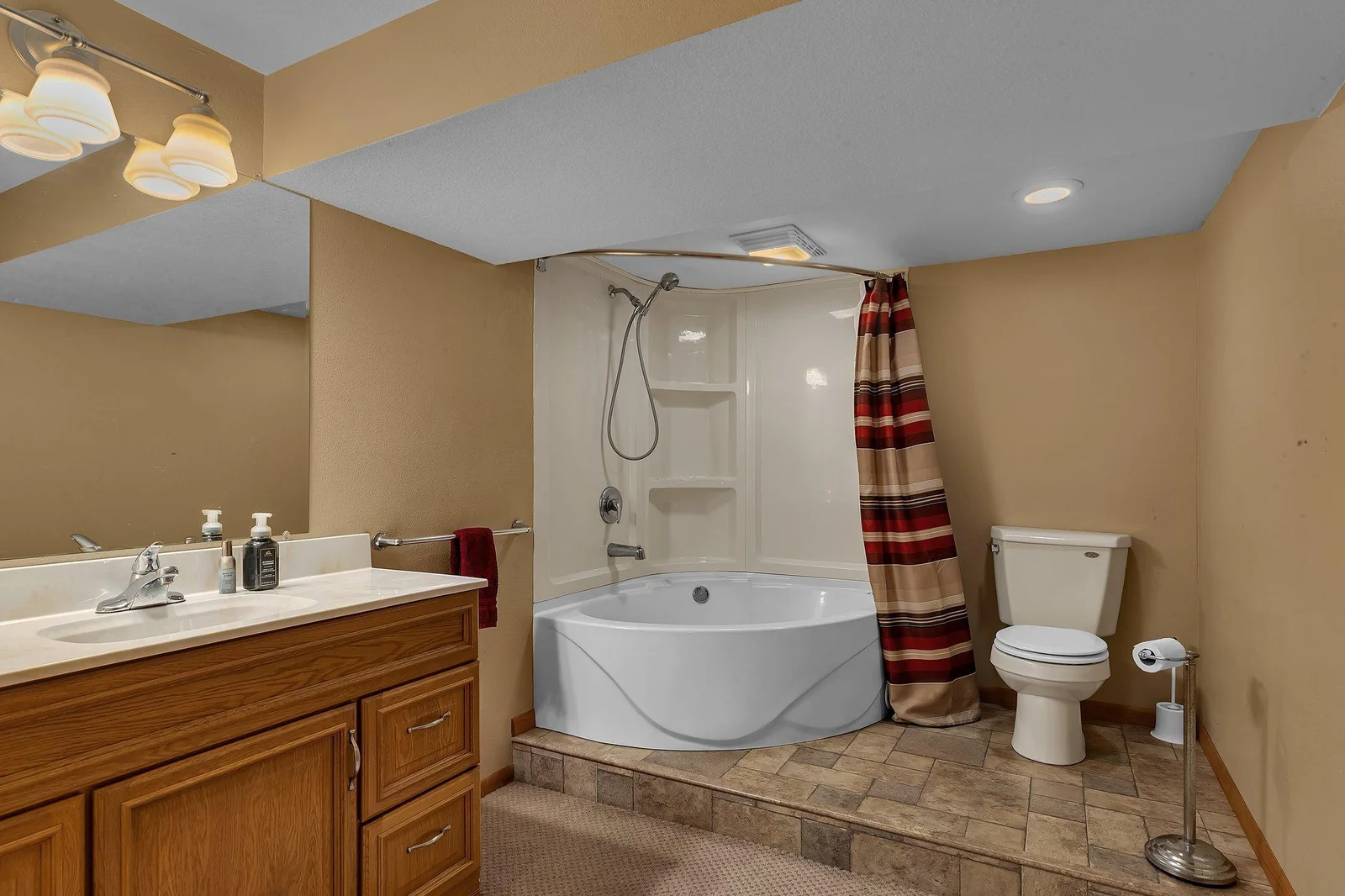 Basement full bathroom.