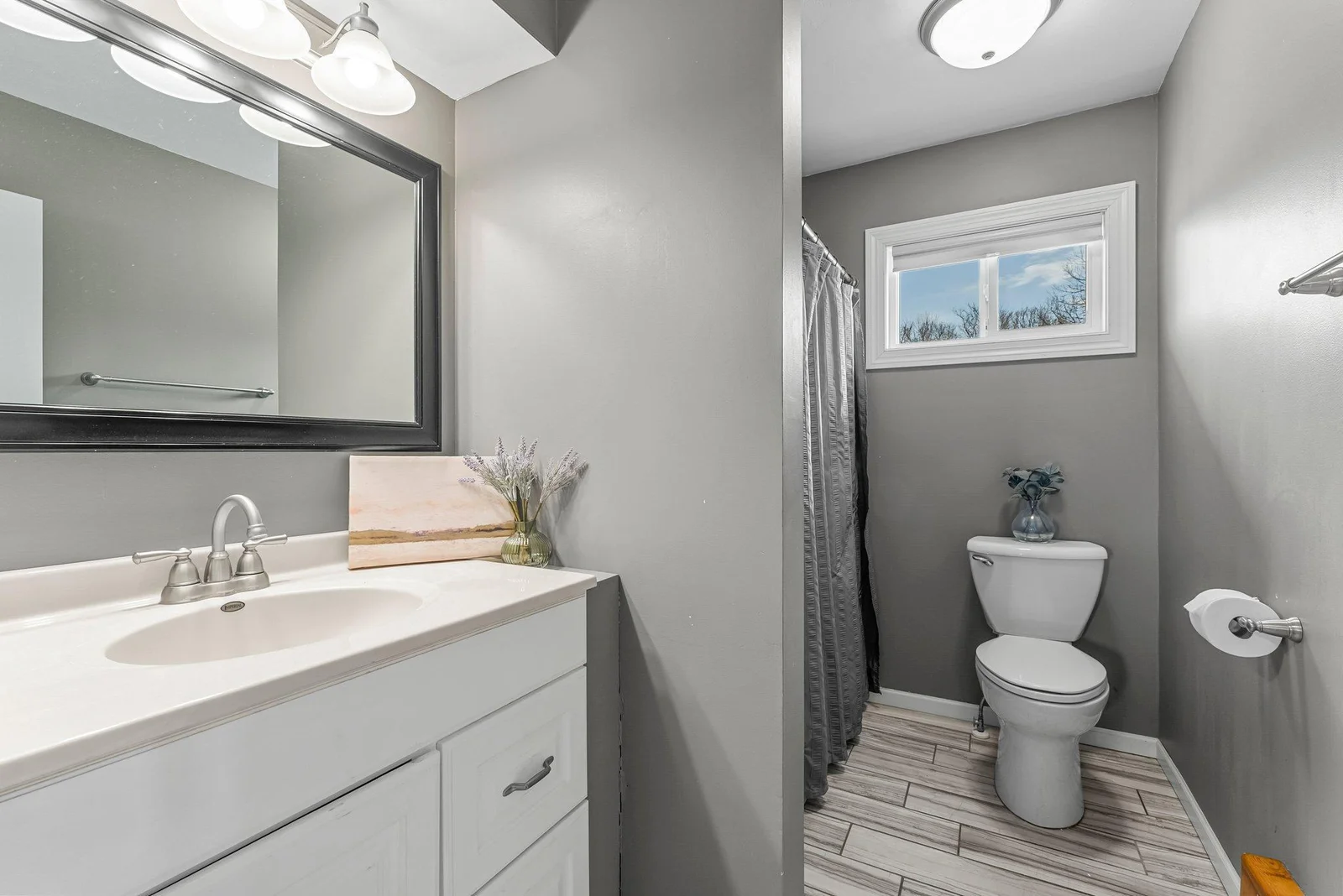 Main floor full bath