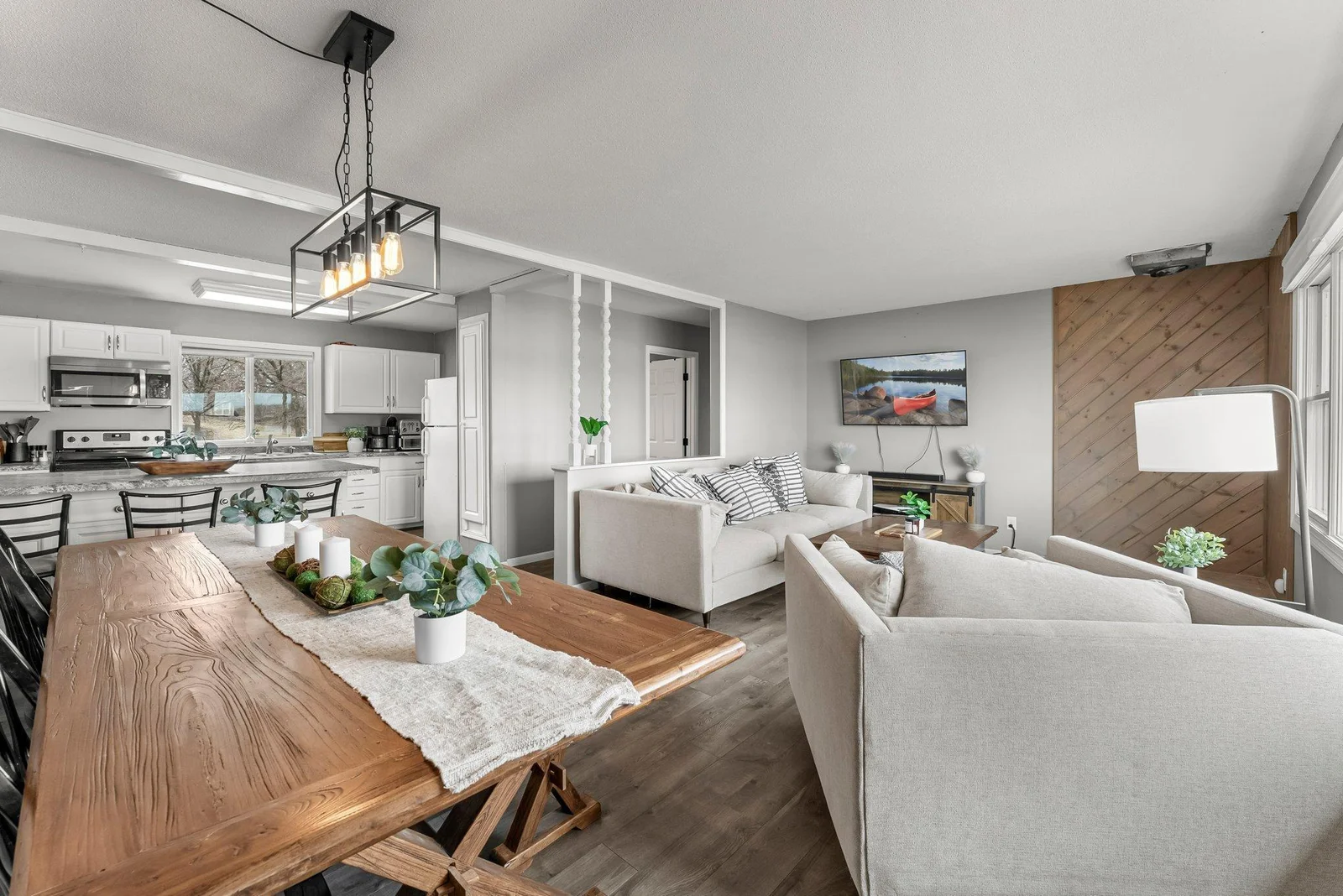 Open floor plan!