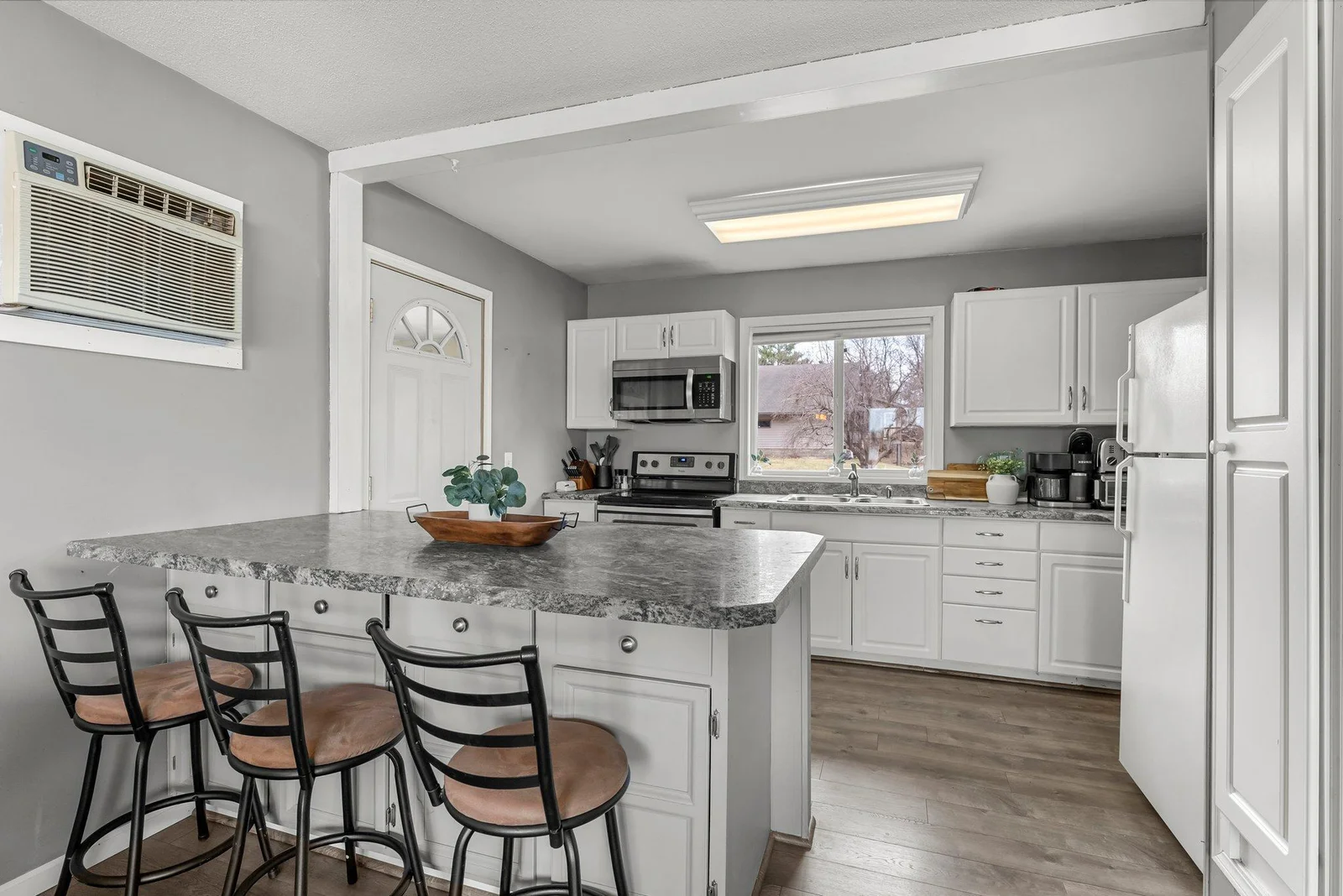 Eat in kitchen