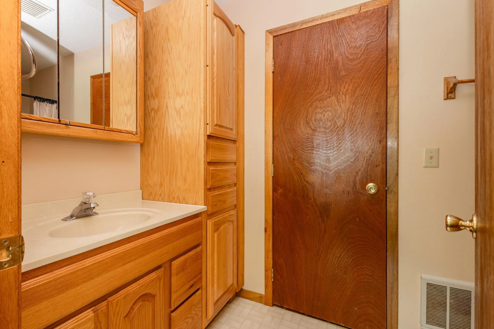 Guest Suite Full Bathroom