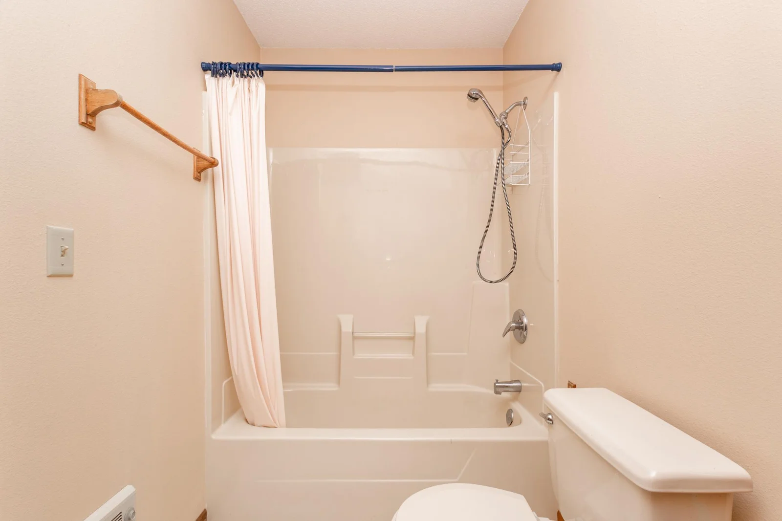 Guest Suite Full Bathroom